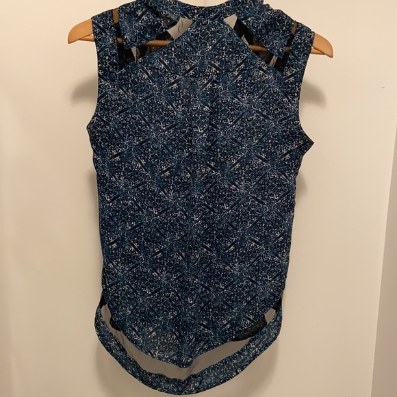 Printed sleeveless blouse - Picture 4 of 6